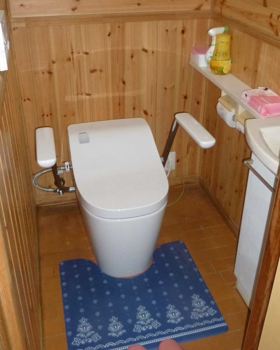 手すり一体型トイレの交換